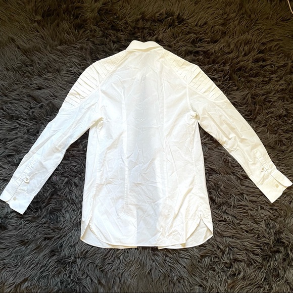 Yves Saint Laurent - Picture 4 of 8